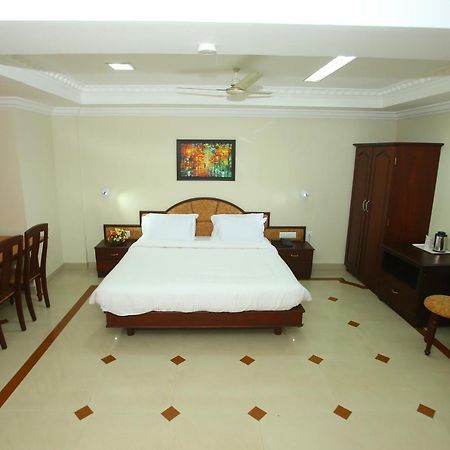 Hotel Prasanth Thiruvananthapuram Esterno foto